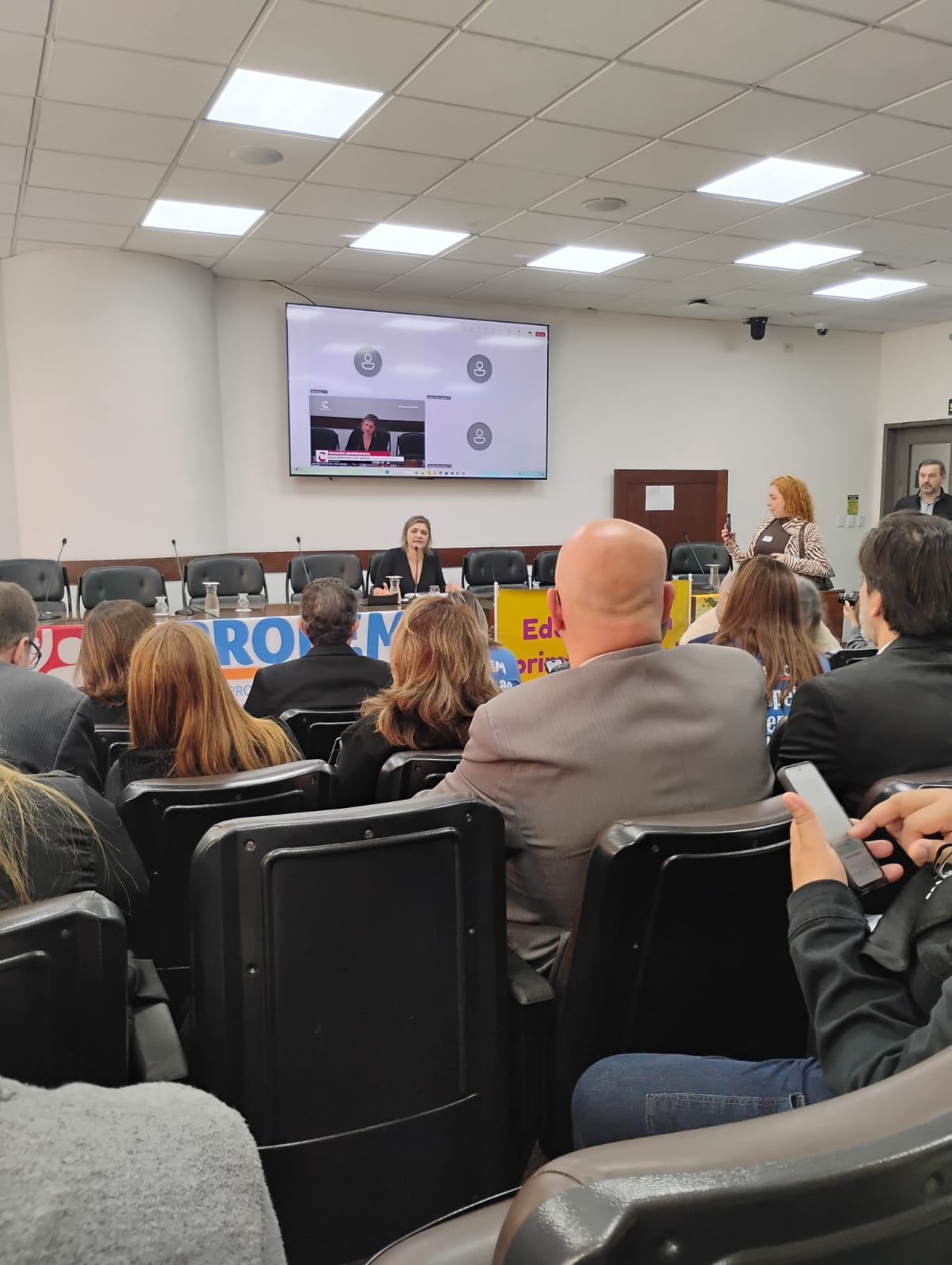 SAVIM e FASP marcam presença em audiência pública contra a PEC 66 e PEC 32